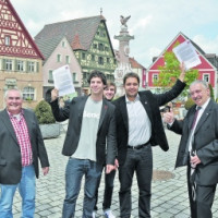 Pfad mit kleinen Steinchen - „Walk of Triathlon“
